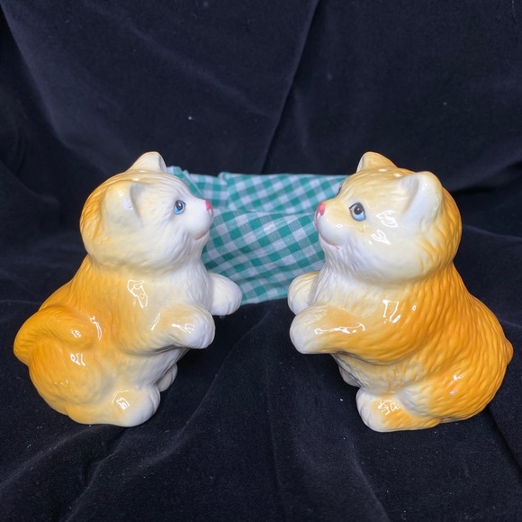 GUC Vintage Kitten Ceramic Salt and Pepper Shakers - Picture 5 of 10